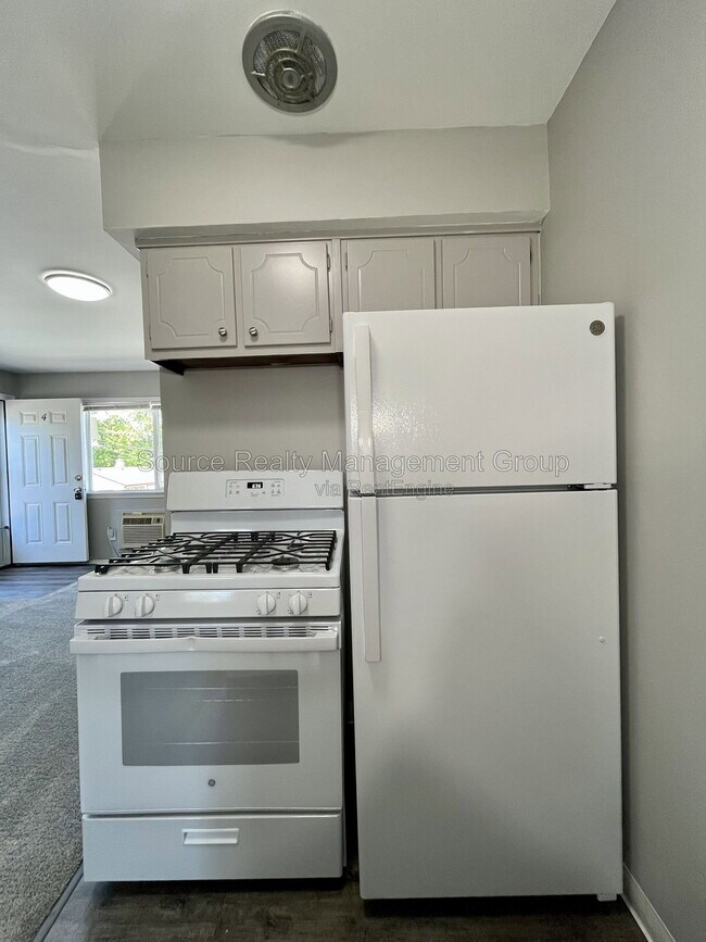 Building Photo - 4441 Oakwood