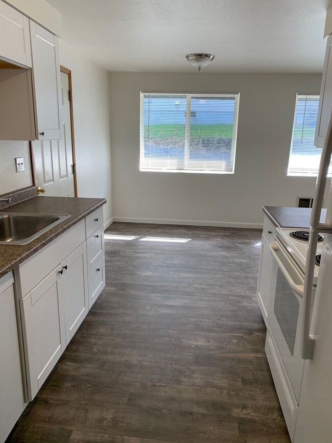 Foto del edificio - 1350 Alder Dr