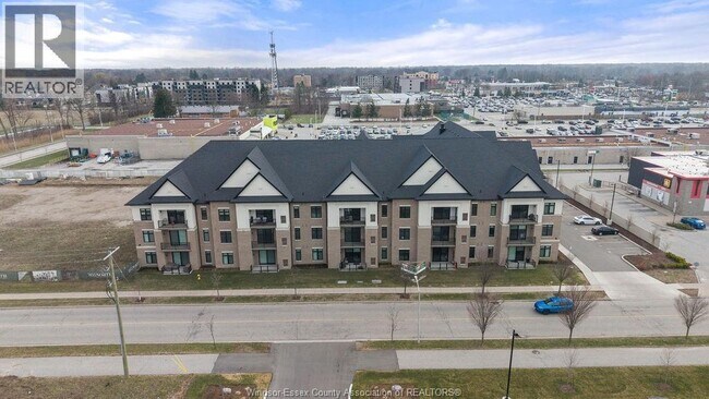 Photo du bâtiment - 1855 Wyoming Ave
