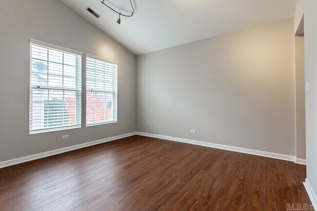 Foto del edificio - 3321 Bromley Ln