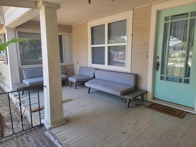 Building Photo - 2207 Florida Ave S