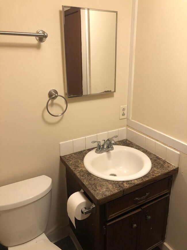 Bathroom - 1802 Chandler Rd W