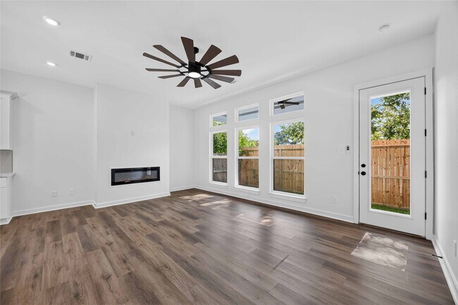Foto del edificio - 8215 Gladstone St