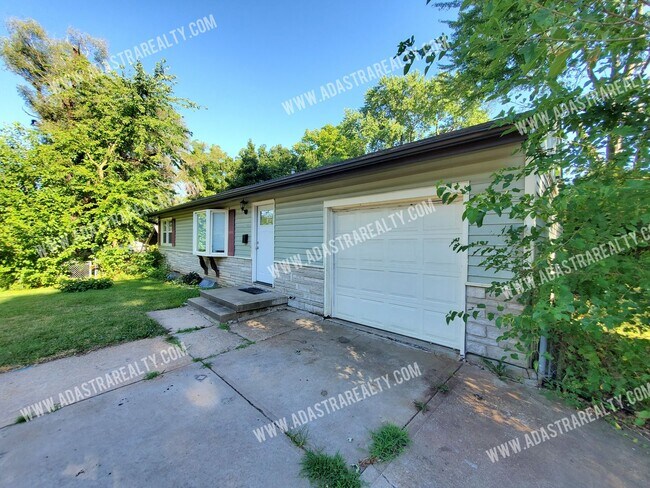 Foto del edificio - Awesome Location in Waldo-Available NOW!!