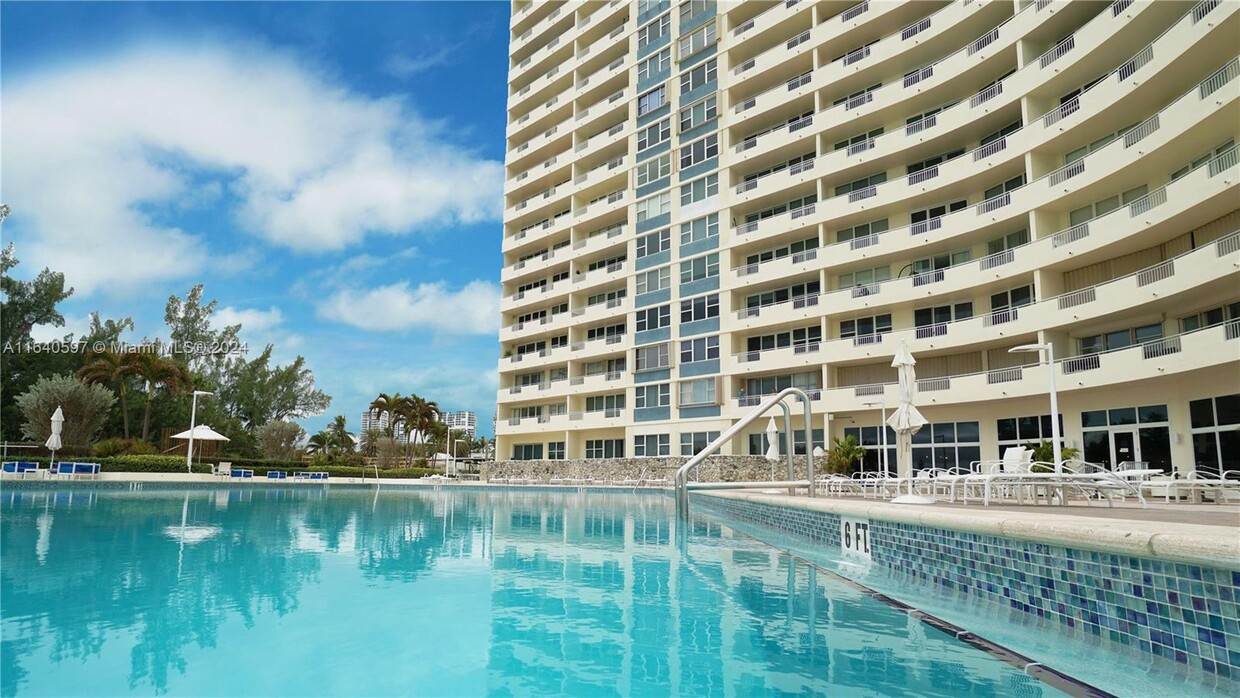 Foto principal - 3180 S Ocean Dr