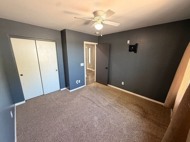 Building Photo - 25517 W Forest Grove Ave