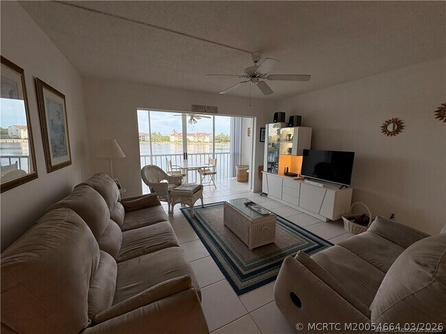Foto del edificio - 4492 NE Ocean Blvd