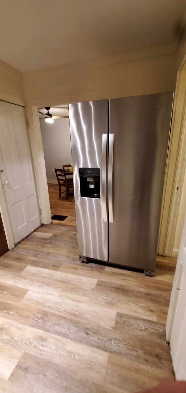 Grande con hielo y agua - 13 Center St