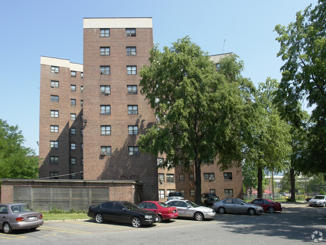 Building Photo - 33 Grove St