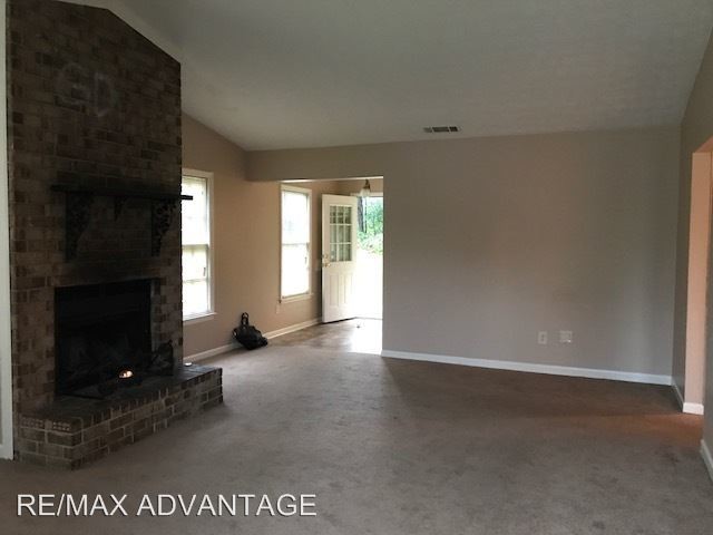 Building Photo - 631 Morton Ct