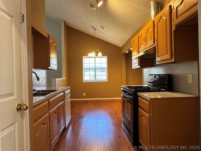 Building Photo - 7540 S Trenton Pl