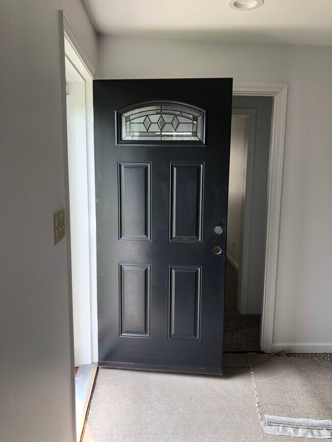 Building Photo - 202 W 5th St S