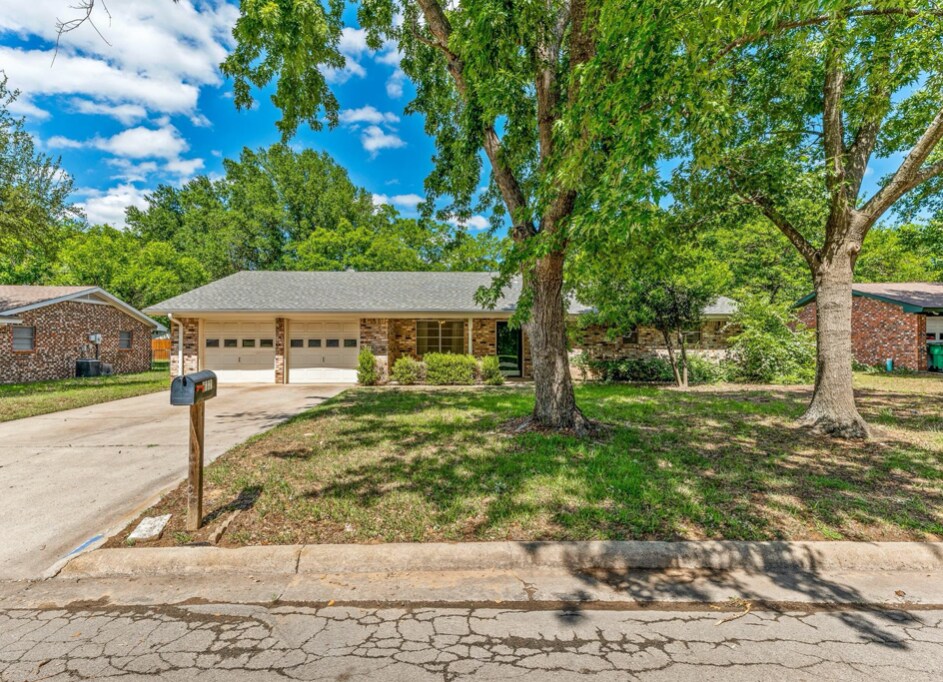 1013 Meadowlark Ln, Stephenville, TX 76401 House Rental in