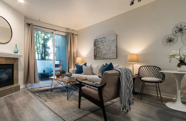 Foto del edificio - This condo has it all: location, style, an...