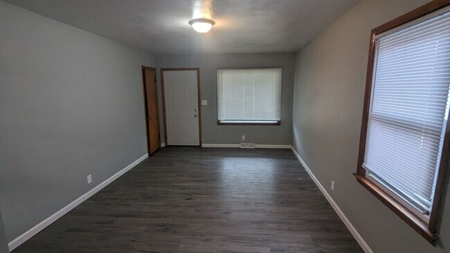 Foto del edificio - 3 bedroom, 1 bath home in Waterloo