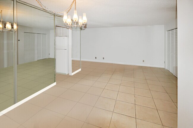 Foto del edificio - 16919 N Bay Rd