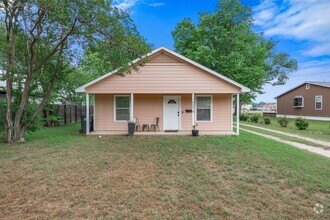 Building Photo - 1807 Pecan St