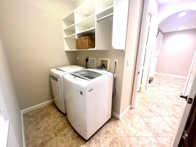 Building Photo - 7406 Briella Dr
