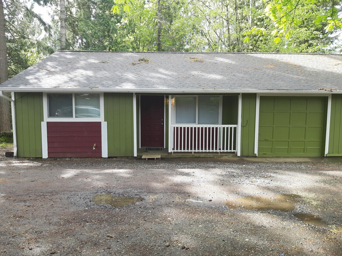 901 Mountain View Dr Unit A, Shelton, WA 98584 Room for Rent in