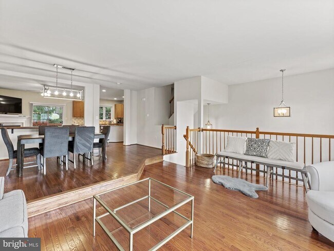 Foto del edificio - 8873 Royal Doulton Ln