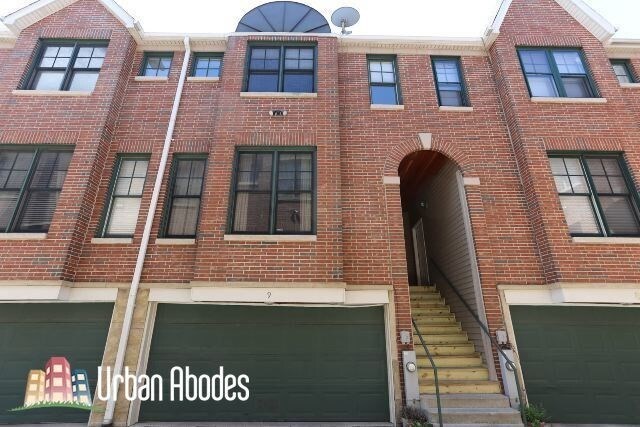 Primary Photo - 2140 N Winchester Ave