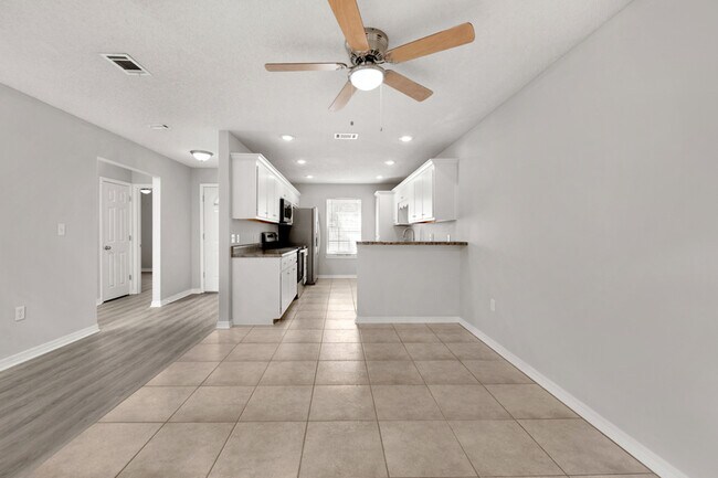 Foto del edificio - 648 Alysheba Dr