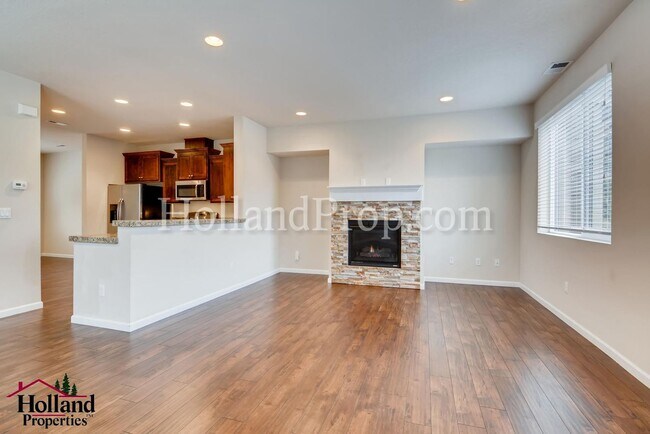 Foto del edificio - Stunning Multi-Level 3-Bedroom Townhome with Dual Primary Suites & Designer Finishes