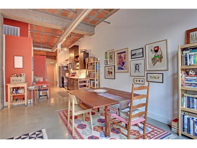 Foto del edificio - 718 N Washington Ave