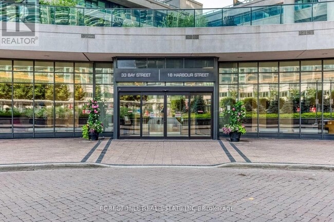 Building Photo - 33 Bay St.