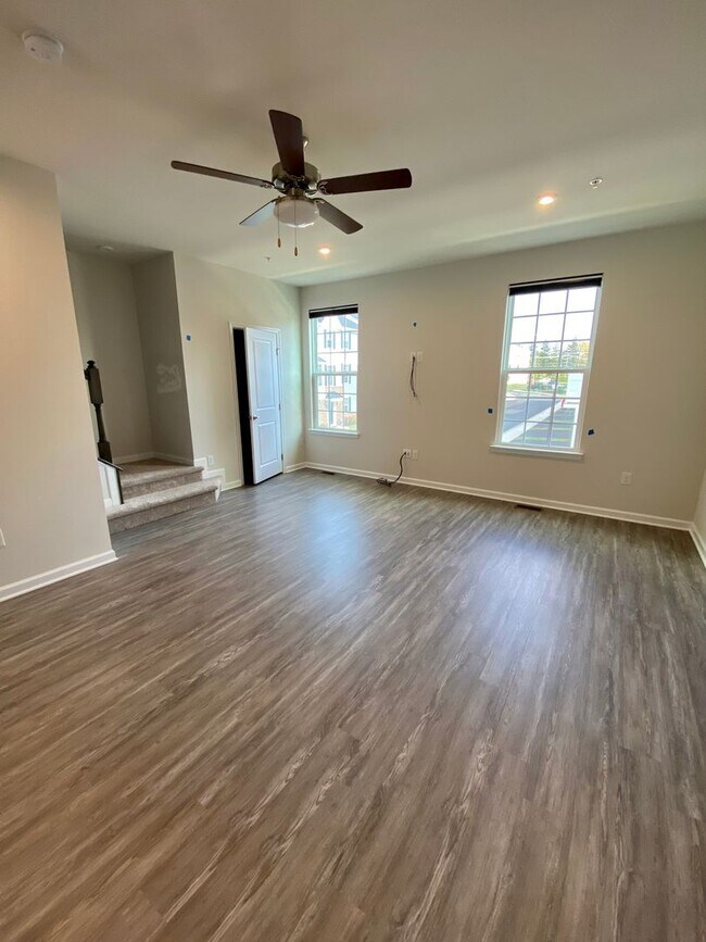 Foto del edificio - Beautiful 4-Bedroom/3.5-Bathroom Townhouse...