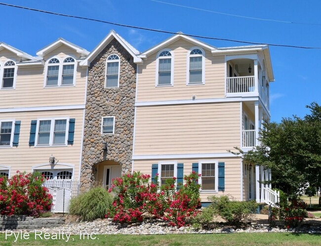 Building Photo - 4 br, 3.5 bath House - 125 57 1/2 Street