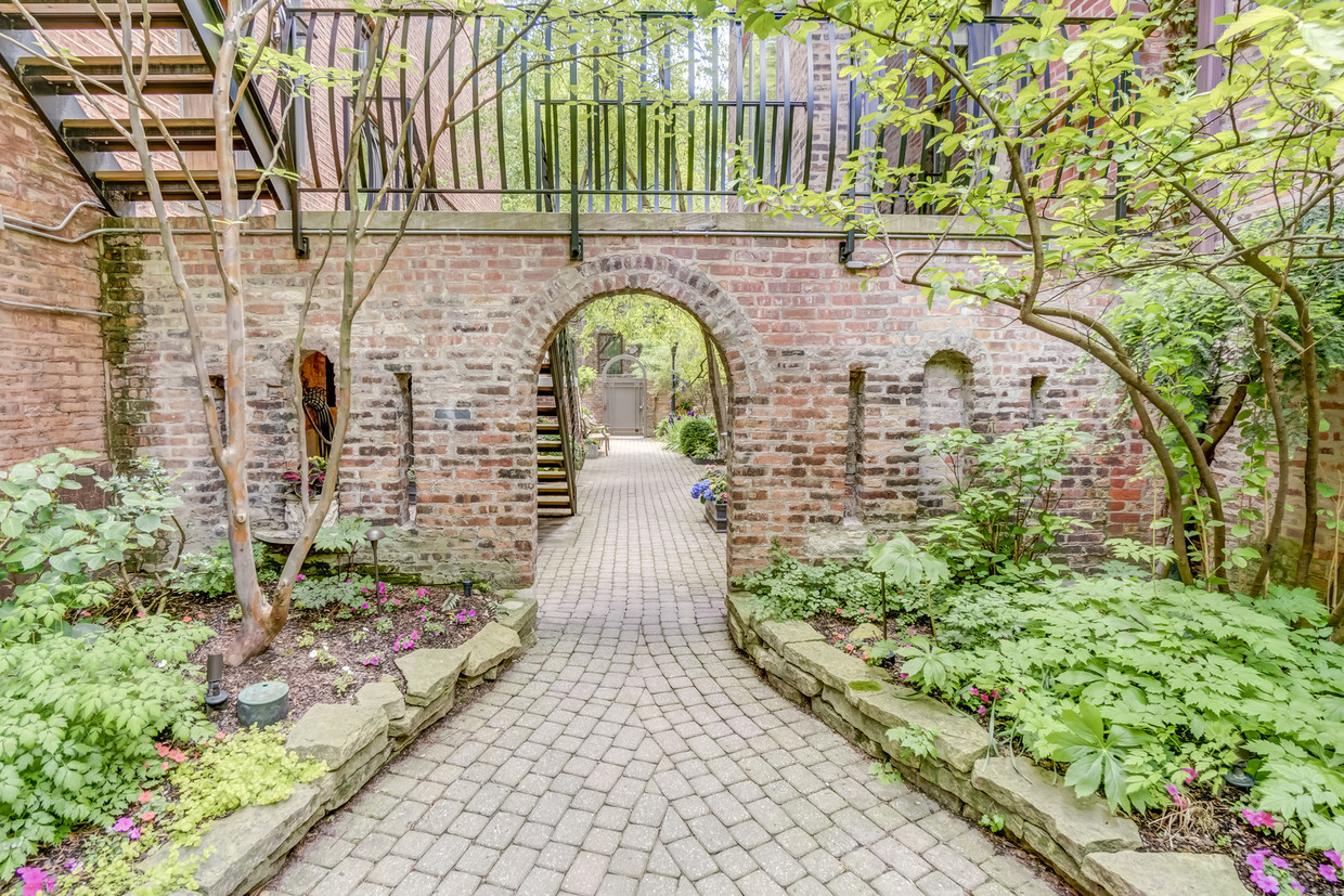 Foto principal - 156 W Burton Pl