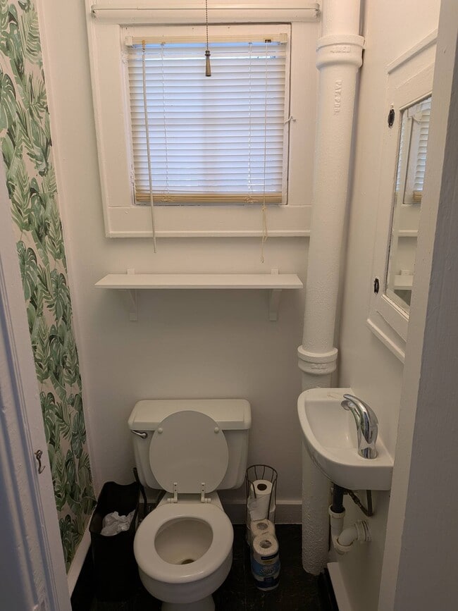 Building Photo - 42 Quaid Ave