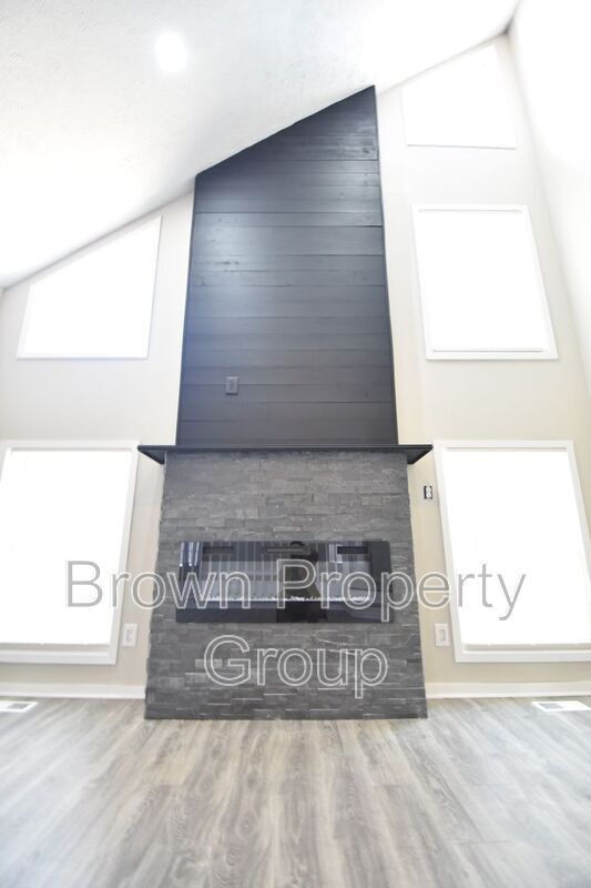 Foto del edificio - 5817 Horton Pl