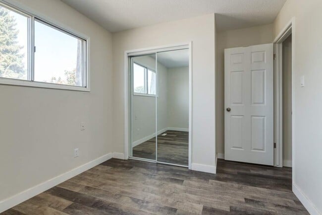 Building Photo - Greenbrook House