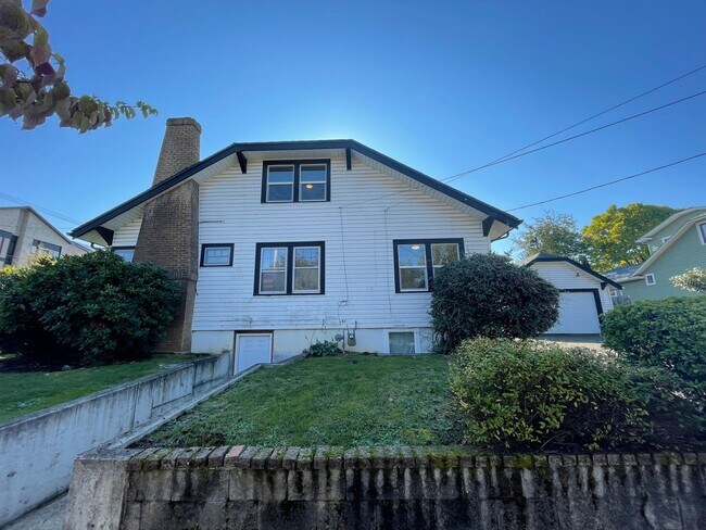 Building Photo - Lovely 3 Bed 2 Ba House in the Kenton Neig...