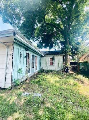 Building Photo - 64 Burbank St