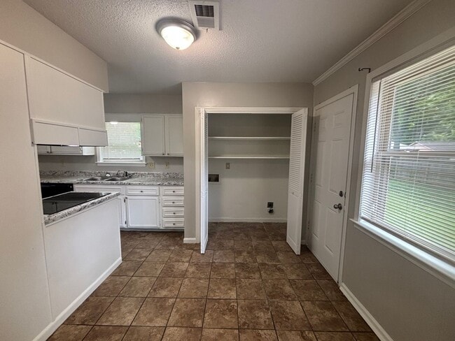 Building Photo - 3132 Rosebay Ln
