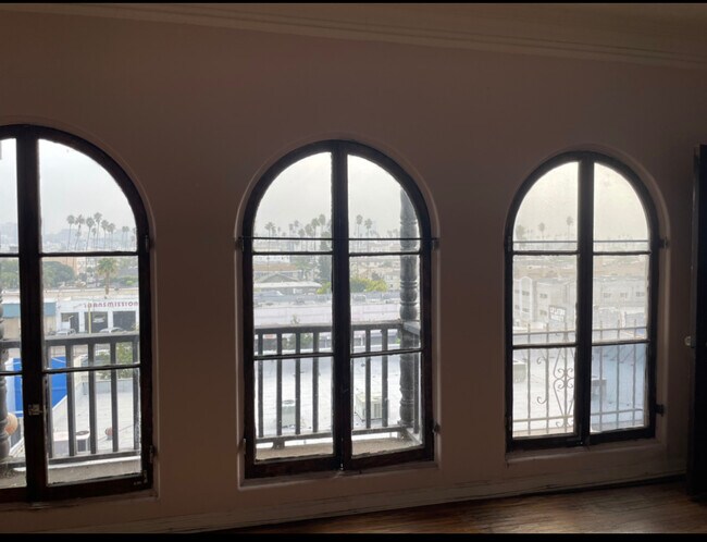 Windows of living room - 314 N Mariposa Ave