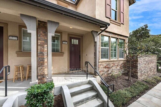 Foto del edificio - 4387 Avocado Grove Ln