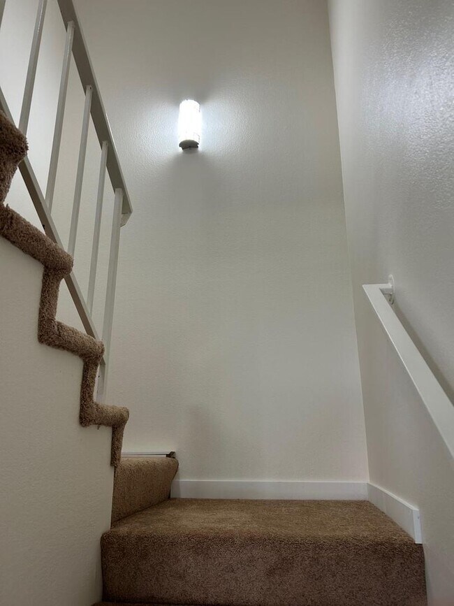 Foto del edificio - Brand-New, Fully Renovated 3 Bd / 1.5 Bth ...