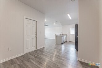 Building Photo - 122 Wind Ridge Dr