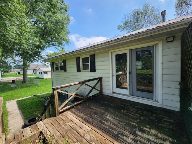 Building Photo - 1637 Springhill St