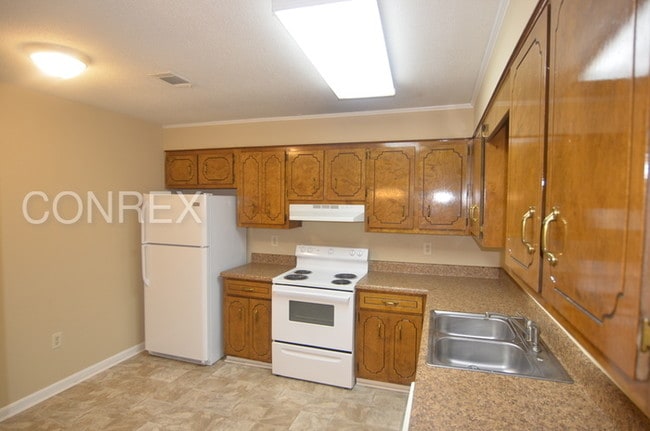 Foto del edificio - Two Story with Garage