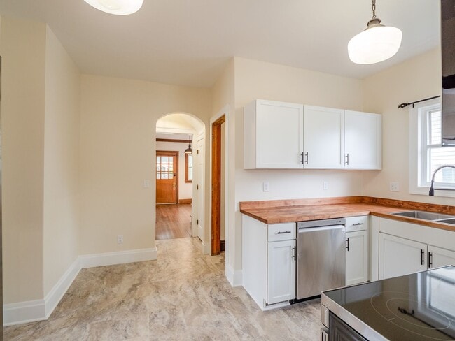 Foto del edificio - 1638 B Ave NE