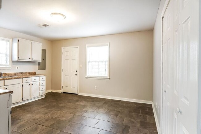 Building Photo - 2537 23rd St Ensley