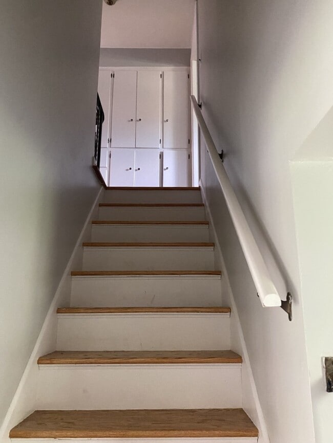 Building Photo - 1879 Kentwell Rd