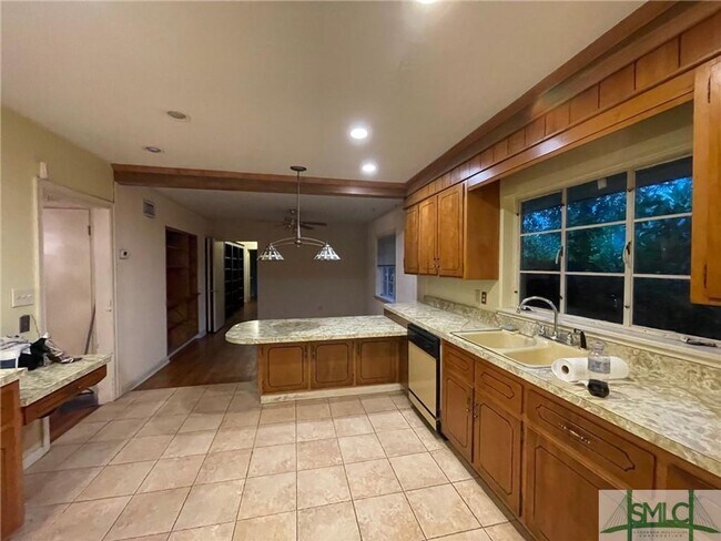 Foto del edificio - 5525 W Waters Dr