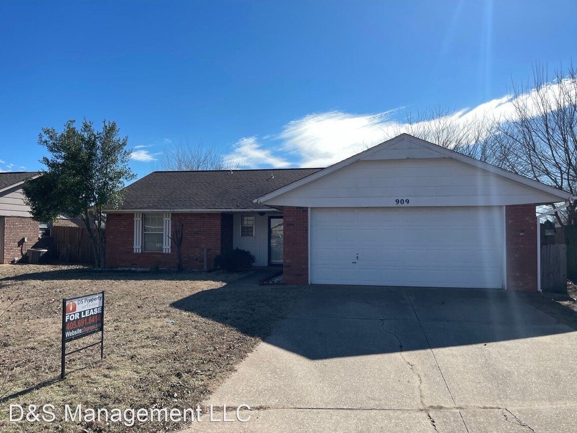 3 br, 1.5 bath House 909 E. Franklin Ave. House Rental in