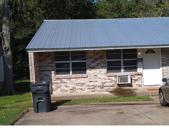 Foto del edificio - 704 S Strawberry Ave